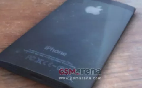Prototipo di iPhone 5S dallo schermo curvo sul sito di GSMArena