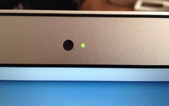 MacBook, un hack permette di attivare la webcam senza LED verde