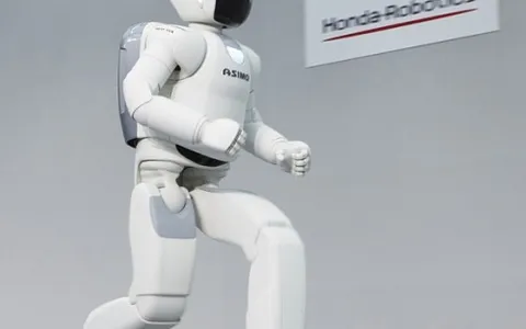 Honda ASIMO: il robot diventa autonomo