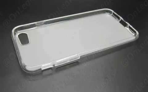 iPhone 7,  foto delle presunte cover confermano la doppia fotocamera
