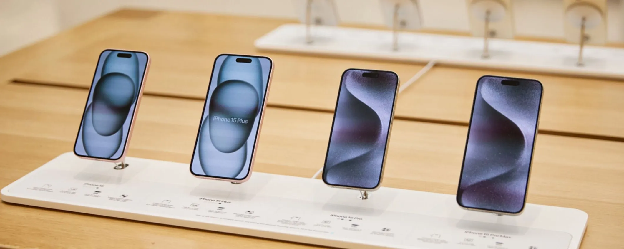 Vendite di iPhone in calo, ma i consumatori investono sullo spazio