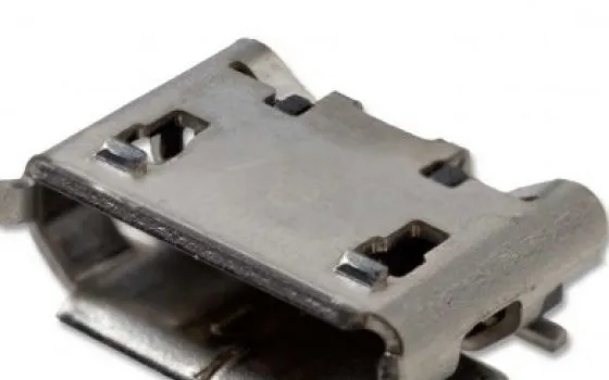 Apple cede alla UE: sì al caricabatterie unico micro-USB
